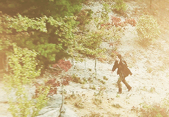 [Image: tumblr_mfjfz8Ar2p1qfv89lo3_250_zps0bbd05a5.gif]