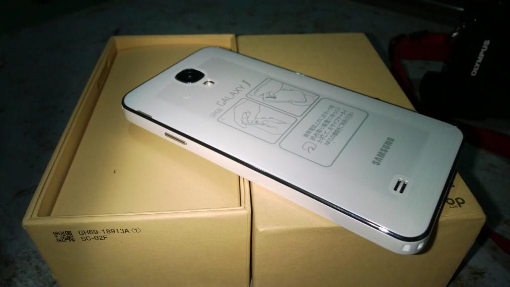 Bán gấp GALAXY J DOCOMO màu trắng funbox 99,99% - 1