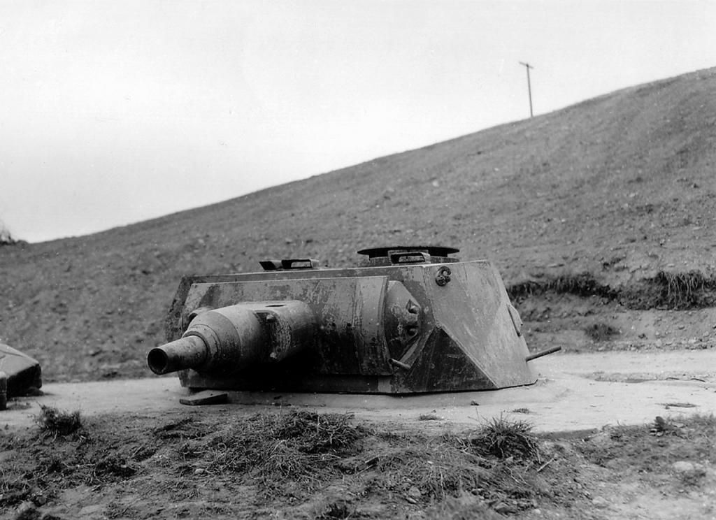 Torreta de un Panzer IV enterrado y convertido en bunker en la playa de Omaha