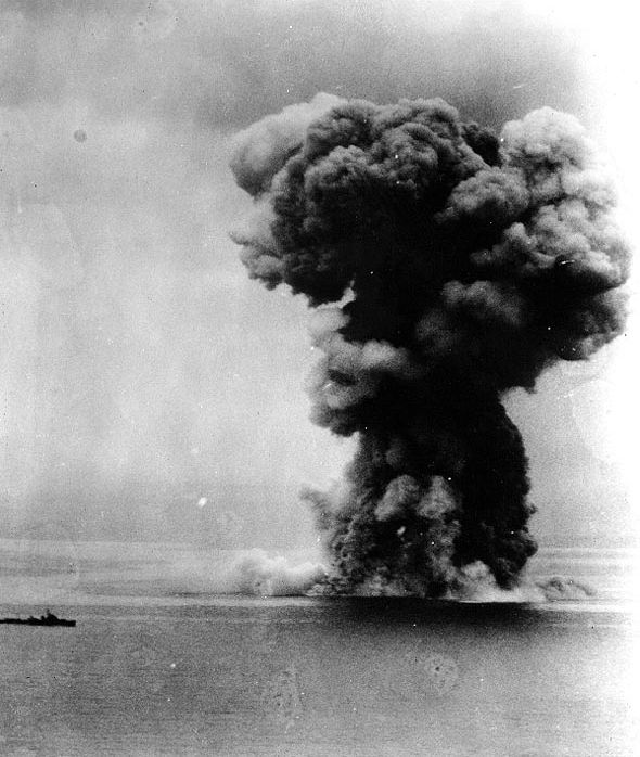Explosión de los pañoles de munición del IJN Yamato